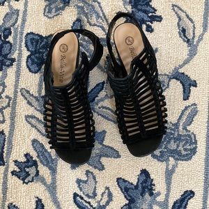Bella Vita 7 Wide Black Sandals New w/o box